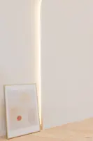 아치 간접조명이 돋보이는 미니멀 오피스 코너